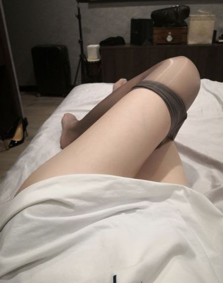 谁和她睡了