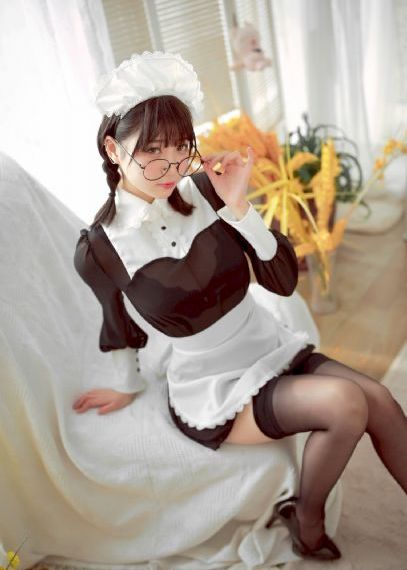 椎名由奈女教师