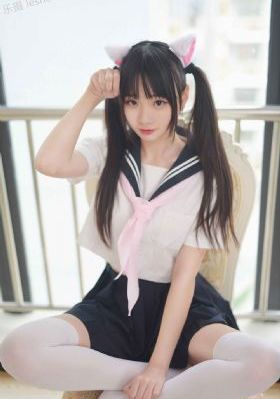 诱人的丰满秘书