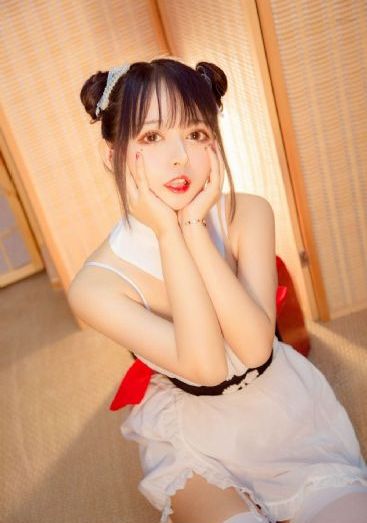 金牌客服董董恩